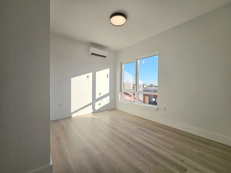 472 Mountainview Ave #202 — Photo 7