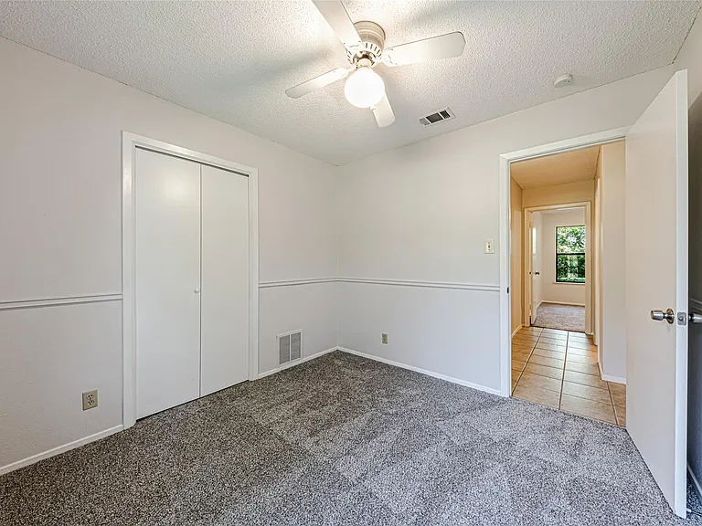 7000 Whispering Oaks Dr — Photo 12