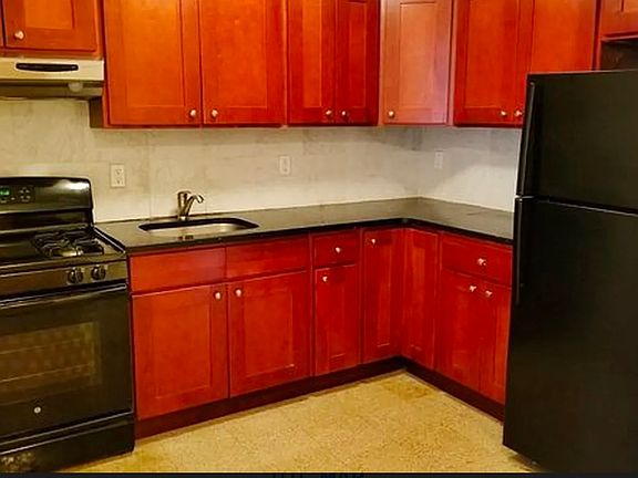4th image of 2524 Broadway #4A