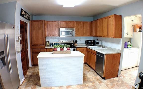 4th image of 6111 Hood St