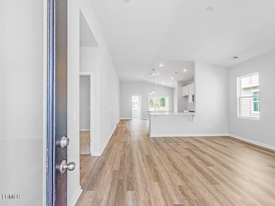 2nd image of 160 Standing Oaks Drive