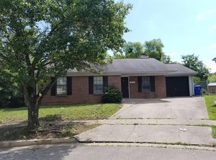 1221 Crown Cir, Lexington, KY 40517