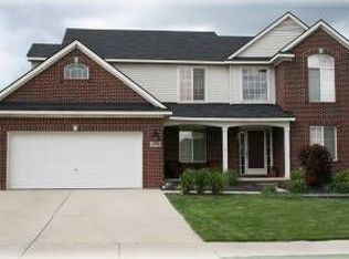 25940 Cobblers Ln, South Lyon, MI 48178