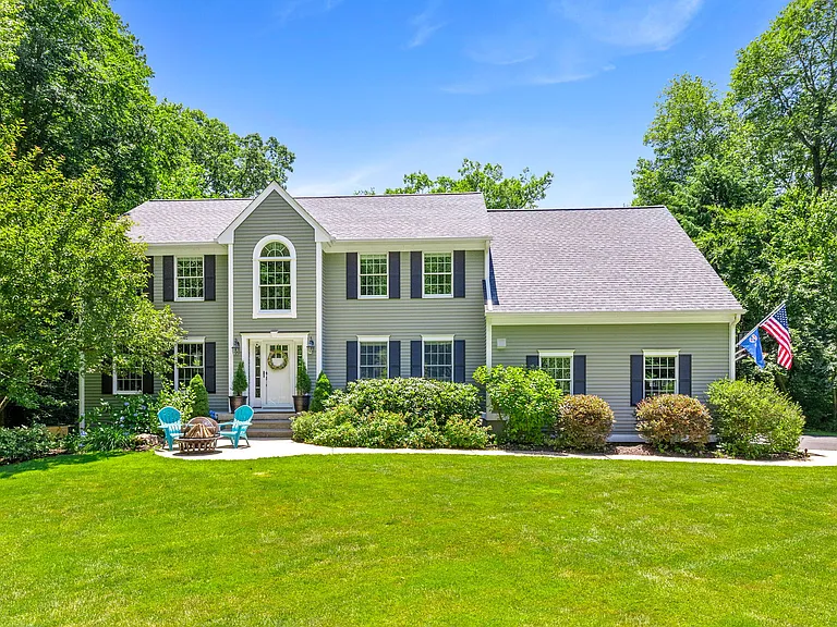 1 Boxwood Rd — Photo 1