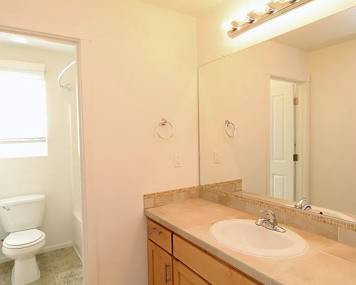9946 NW Taylor St — Photo 24
