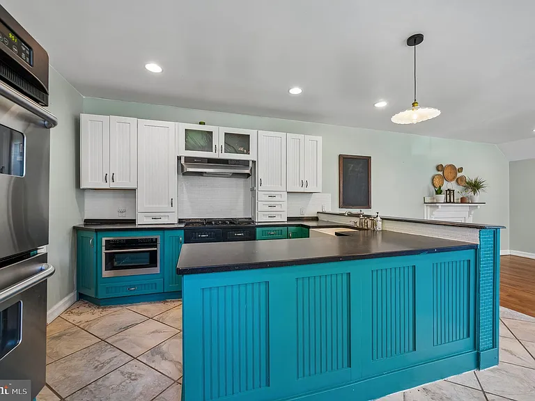 229 W Hansberry St — Photo 11