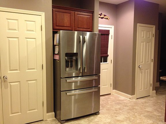 Kitchen - 2 pantries