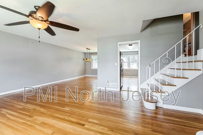 3 bed, 2.0 bath, $4,100 — Photo 2