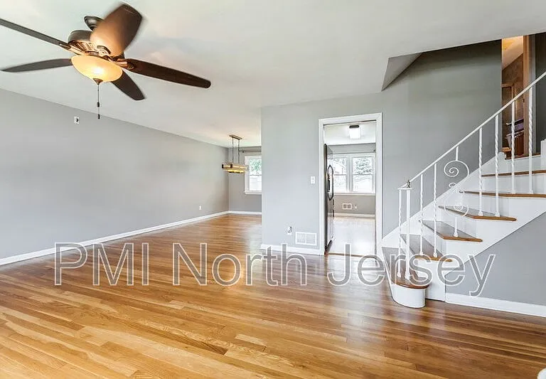 150 Pleasant Ave — Photo 2