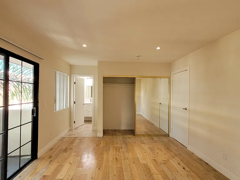 New Hampshire Apartments — Photo 30