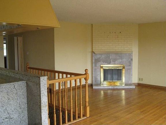 4th image of 1360 Skyline Dr