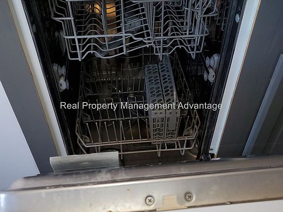 4th image of 14018 Hobart Ave