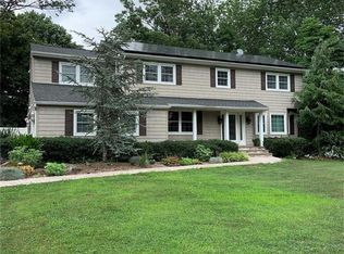 51 Peachtree Ln, Mount Sinai, NY 11766