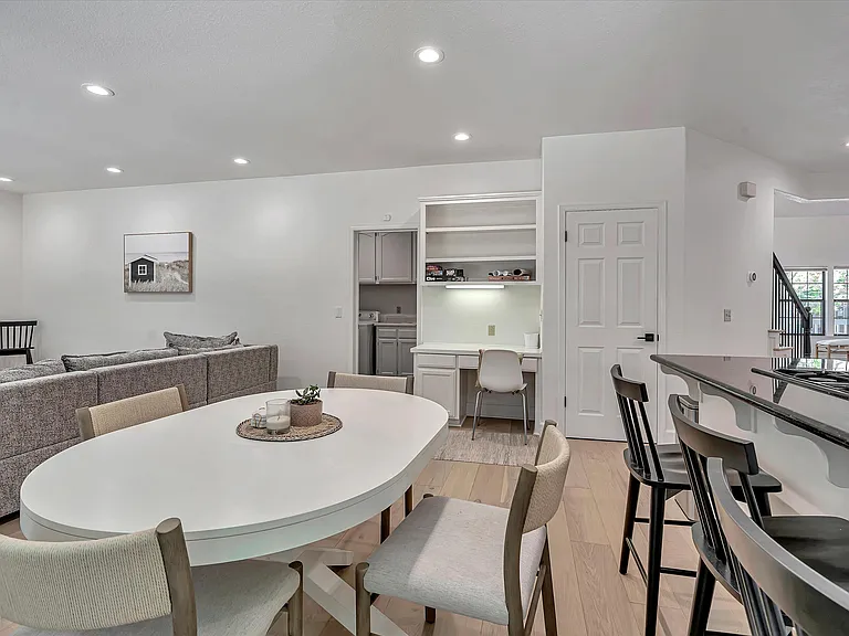 133 Madrid Way — Photo 22