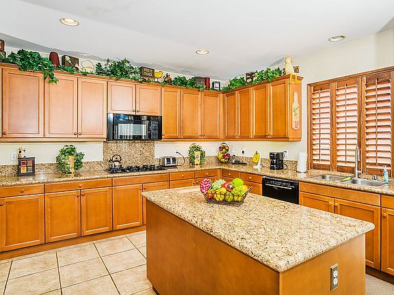 5th image of 30086 Valley Glen St