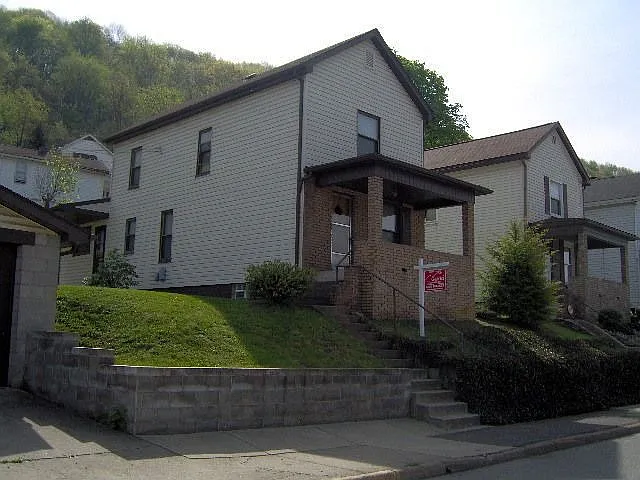 728 Virginia Ave photo 1
