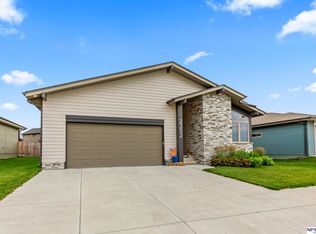 2352 Landing Ln, Blair, NE 68008