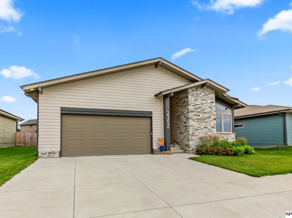 2352 Landing Ln, Blair, NE 68008