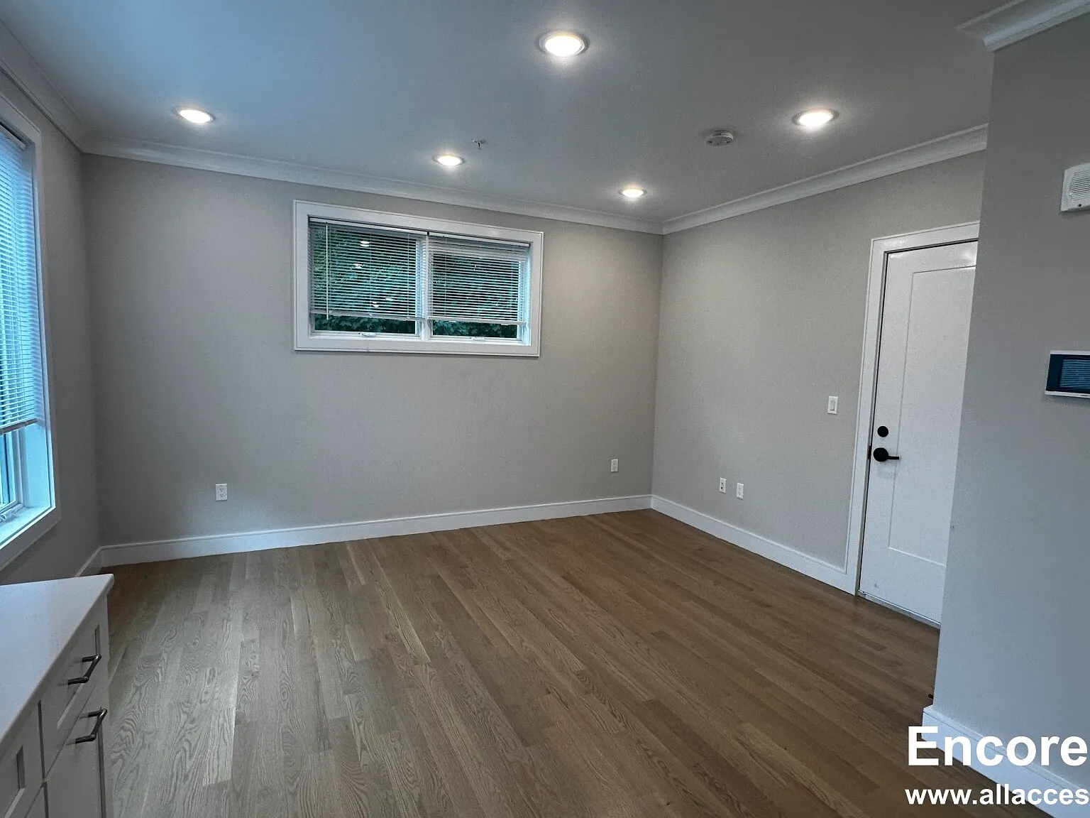 2 bed, 875 sqft, $3,600 — Photo 2
