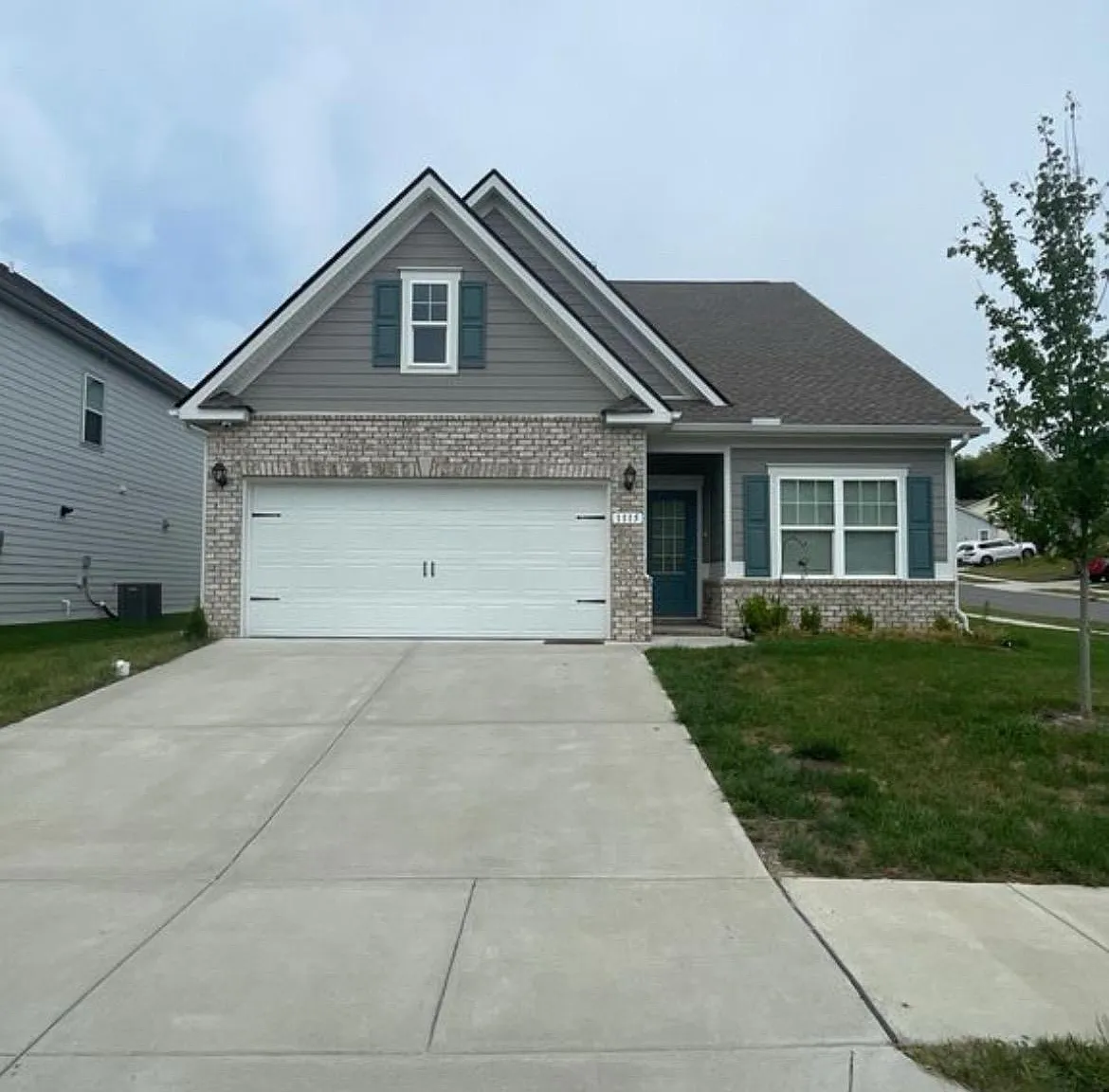 4 bed, 2800 sqft, $2,649 — Photo 1