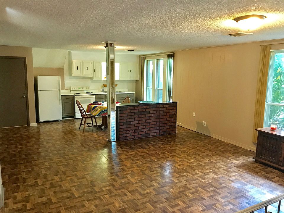 1st image of 1211 S Dogwood Dr