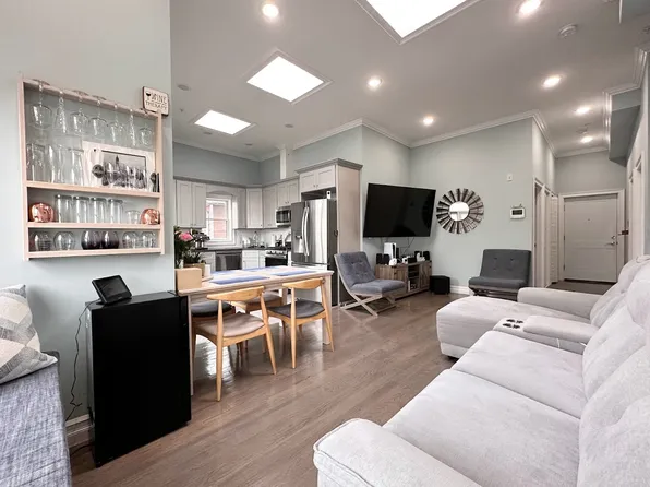 37 Spruce Street image 2 of 25