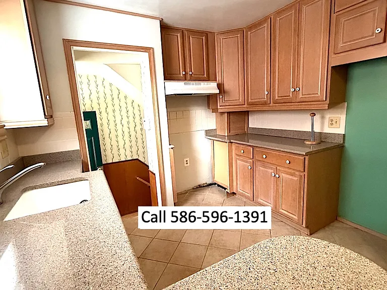 23131 David Ave — Photo 4