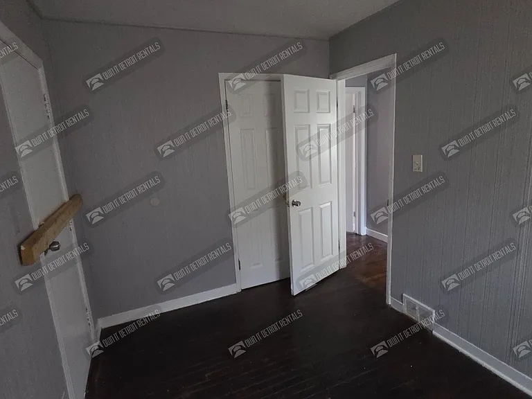 19335 Plainview Ave — Photo 11