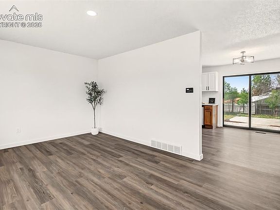 5th image of 7305 Loveland Ave