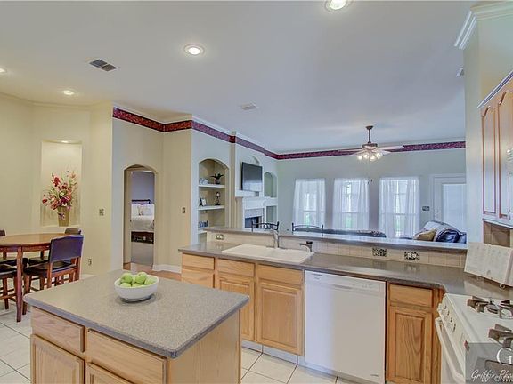4th image of 436 Hancock St