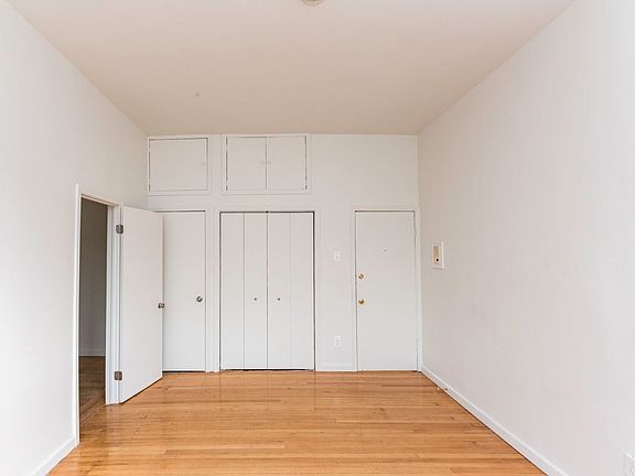 5th image of 730 W Cornelia Ave APT 306