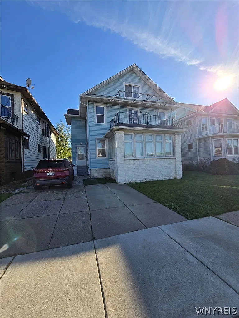 3 bed, 1.0 bath, 3972 sqft, $1,500 — Photo 1