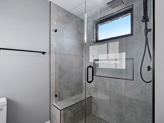 5th image of 2519 Curtis Ave #B
