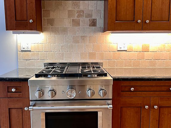 5th image of 302 Communipaw Ave #209