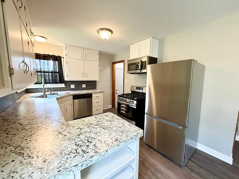 2720 26th Ave — Photo 3