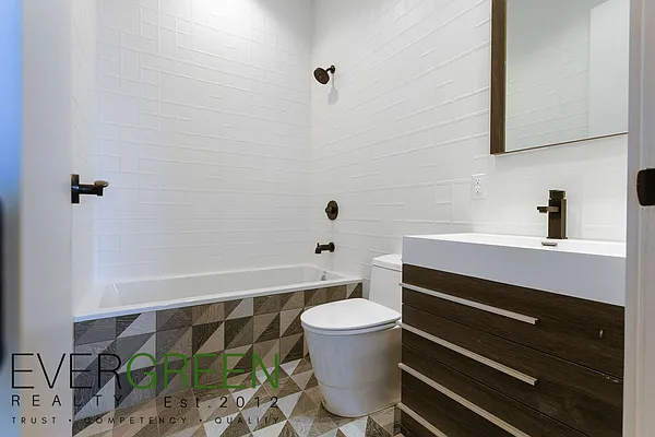 Rented by Evergreen Apartments BK | media 17