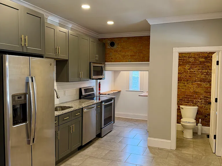 549 E Marion St — Photo 6
