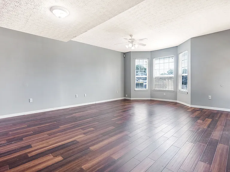 13 Chatelaine Cir SE #1 — Photo 8