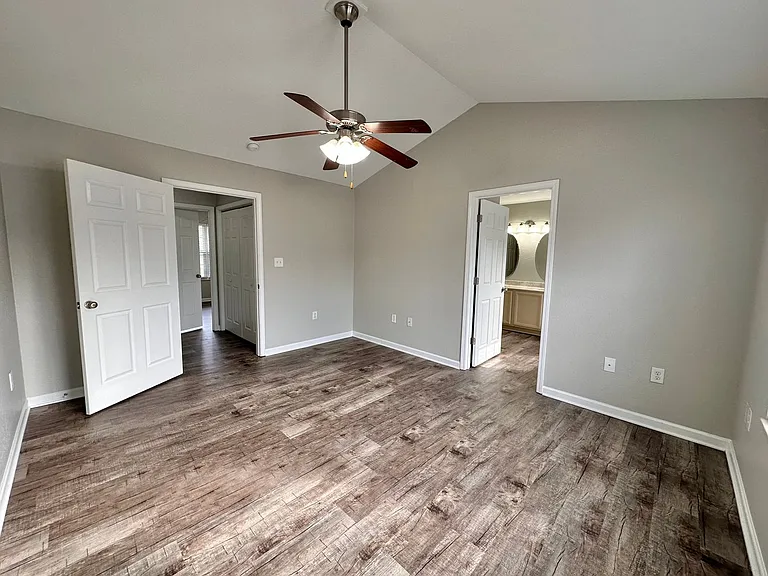 Fox Springs Condos — Photo 18