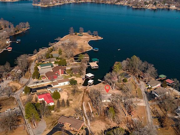 5th image of 735 Crestwood Dr
