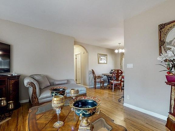 3rd image of 605 S Mollison Ave Unit 208