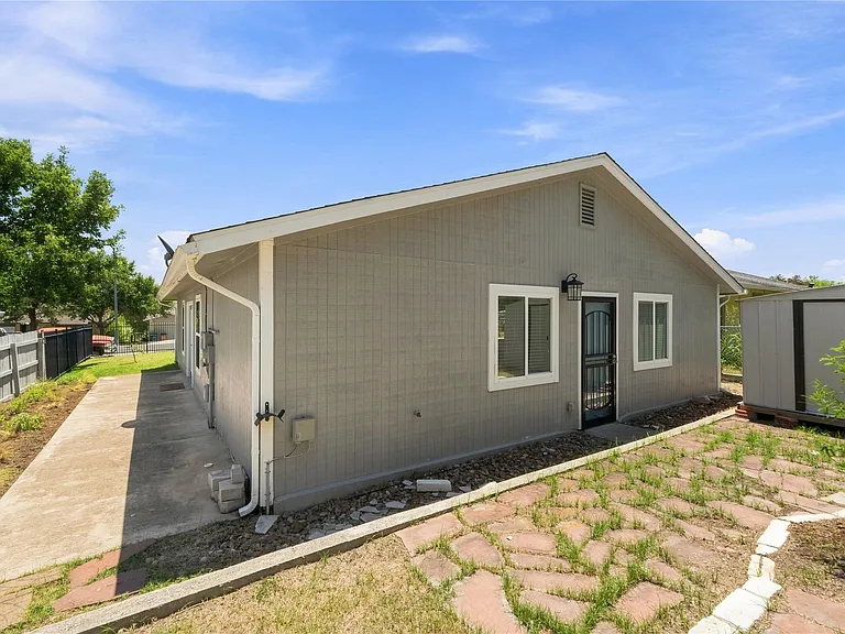 7000 Shannon Dr — Photo 34