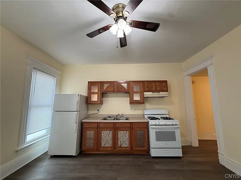 416 Danforth St #1F — Photo 7