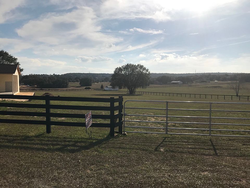 Fully fenced 5 acres w/ Shop