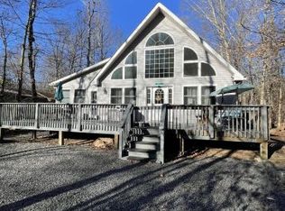 221 Wyomissing Dr, Pocono Lake, PA 18347