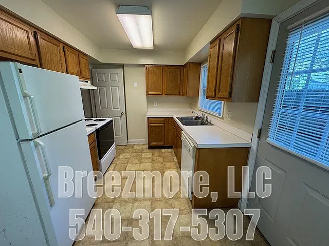 2 bed, 1.5 bath, 1000 sqft, $1,600 — Photo 1