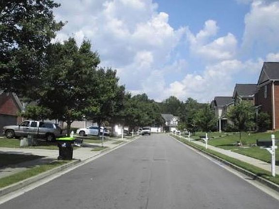 Exterior Neighborhood (street photo)