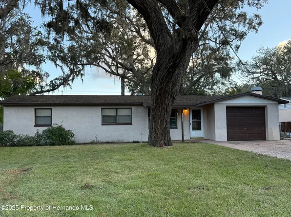 11972 Lakewood Dr, Hudson, FL 34669