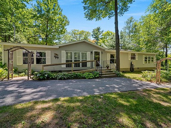 3rd image of 5109 Machickanee Ln