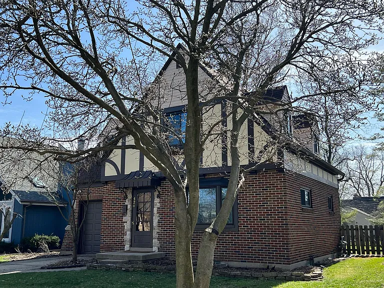 426 Telford Ave — Photo 2